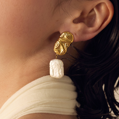 Złote kolczyki z perłą Fresco