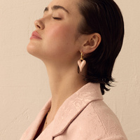 Złote kolczyki serca z perłowej różowej emalii Bubble Heart N°2