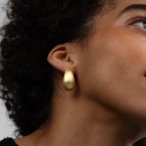 Złote matowe kolczyki łezki