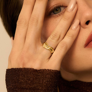 Złoty gnieciony pierścionek Dust N°2