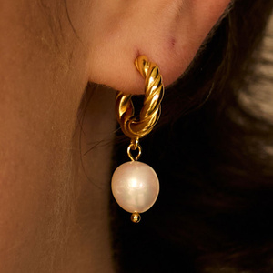 Złote kolczyki z perłą naturalną Pearl N°2