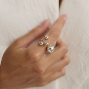 Srebrny regulowany pierścionek Arianta N°2