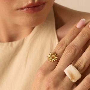 Złoty pierścionek z kamieniem słonecznym Sole