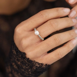 Srebrny regulowany pierścionek z perłą Perla N°4