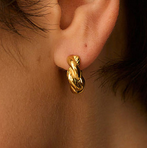 Złote kolczyki koła Curly