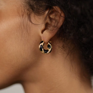 Złote kolczyki z czarną emalią Florence