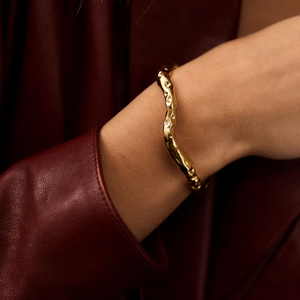 Złota młotkowana bransoletka