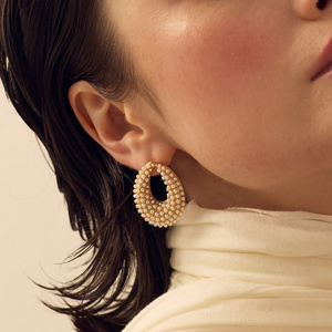 Złote kolczyki z perełkami