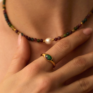 Złoty pierścionek z Zoisytem 