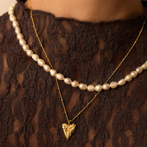 Złoty naszyjnik z sercem Amore N°8