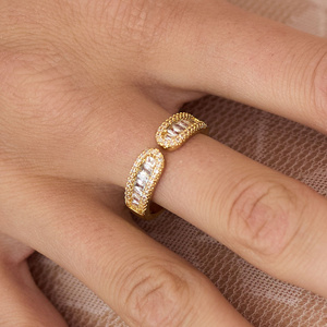Złoty regulowany pierścionek z cyrkoniami Livia N°4
