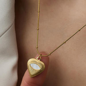 Złoty naszyjnik serce z masą perłową Aspre N°3